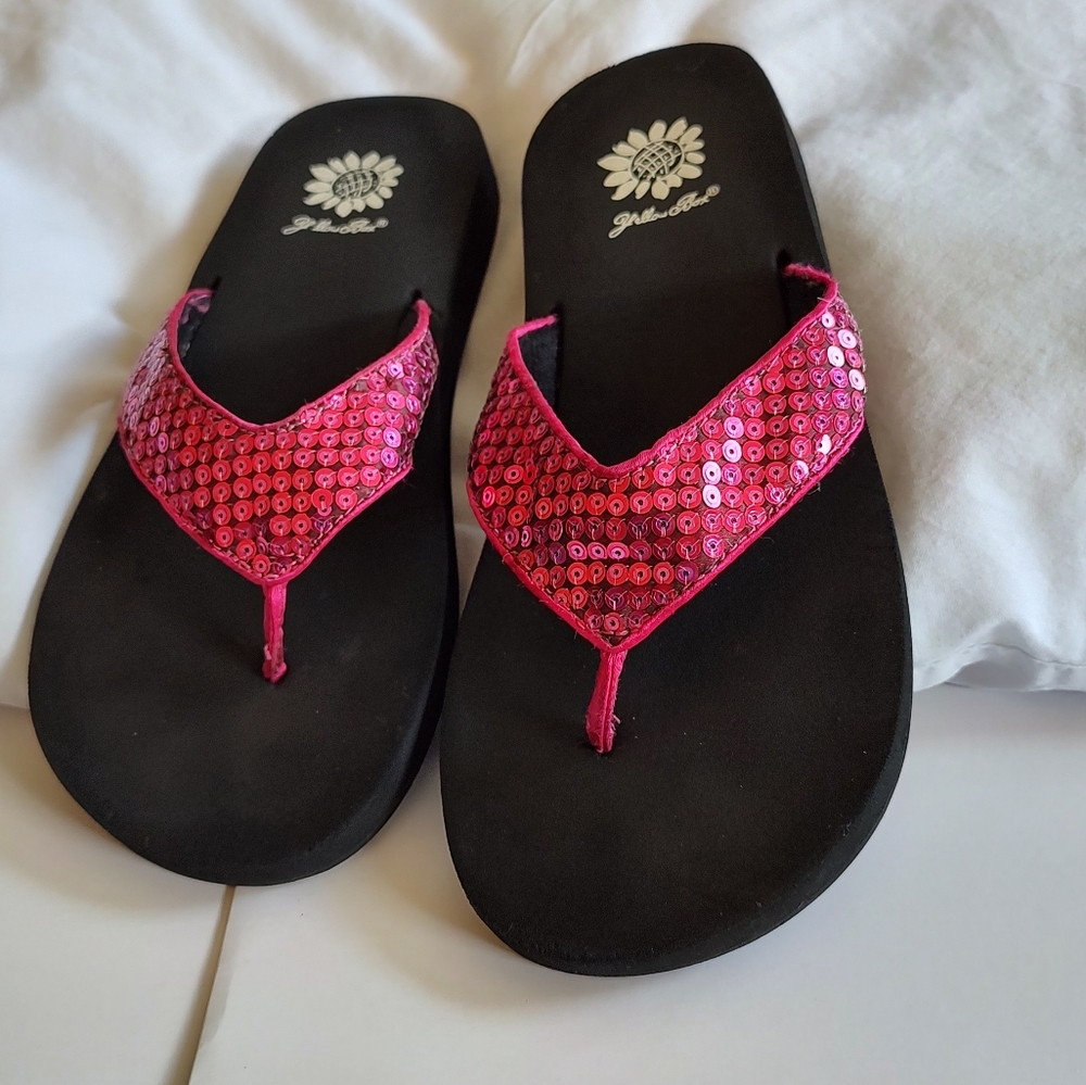 TWO PAIR 🟡 Box Flip flops 💜 size 7.5 🌞 TWO PAIR